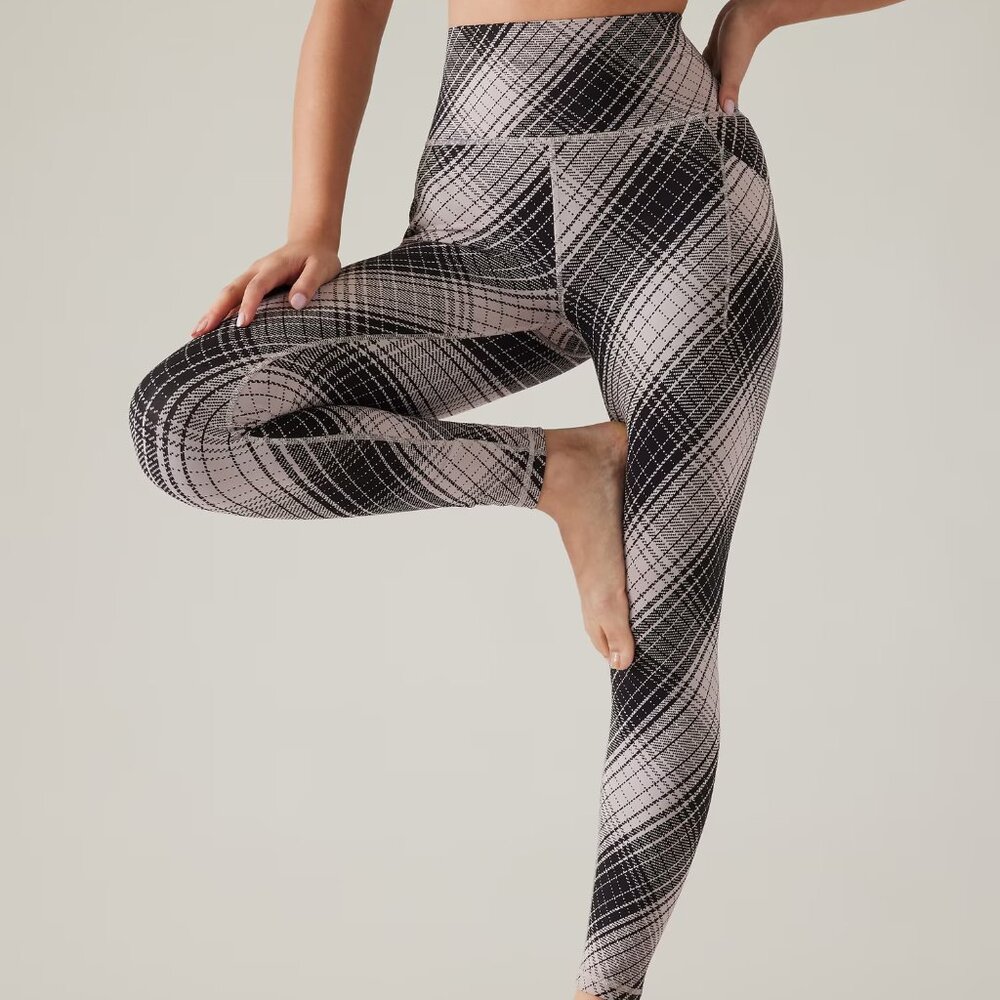 Athleta Salutation Stash Textured Tight size XS White Plaid